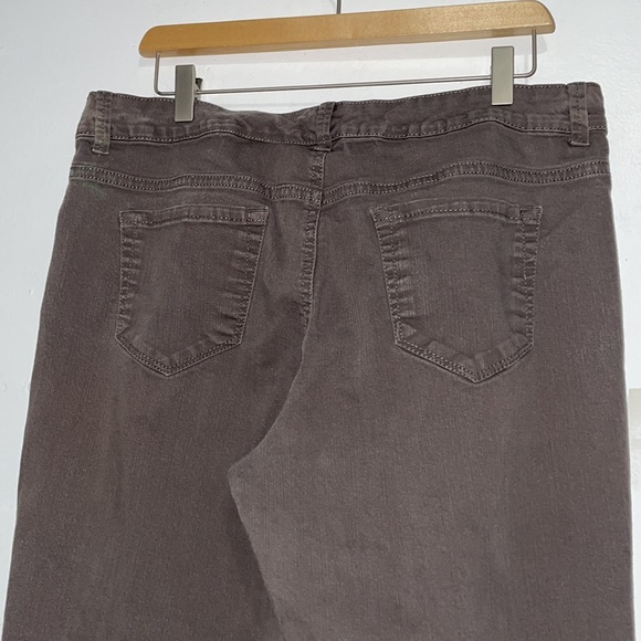 Size 14 Women’s Bandolino Brown Boot Cut Jeans - Picture 6 of 8